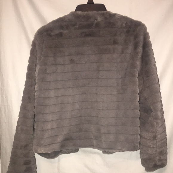 Miley + Molly Women’s Faux Fur Gray Jacket - Size Large - Picture 2 of 4